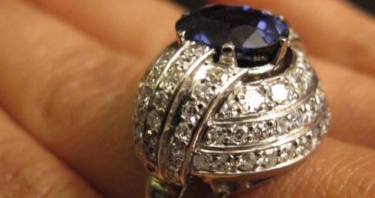 Un bijou ancien pour la demander en mariage